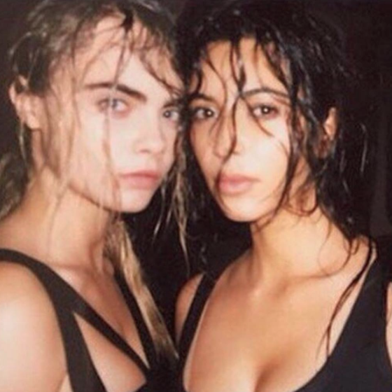 Här grattar hon Cara Delevingne på födelsedagen. Här grattar hon Cara Delevingne på födelsedagen.
